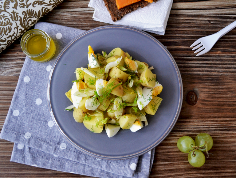 De quoi est faite la sauce salade de pommes de terre ?
