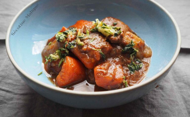 Dois-je mariner le bœuf à ragoût?