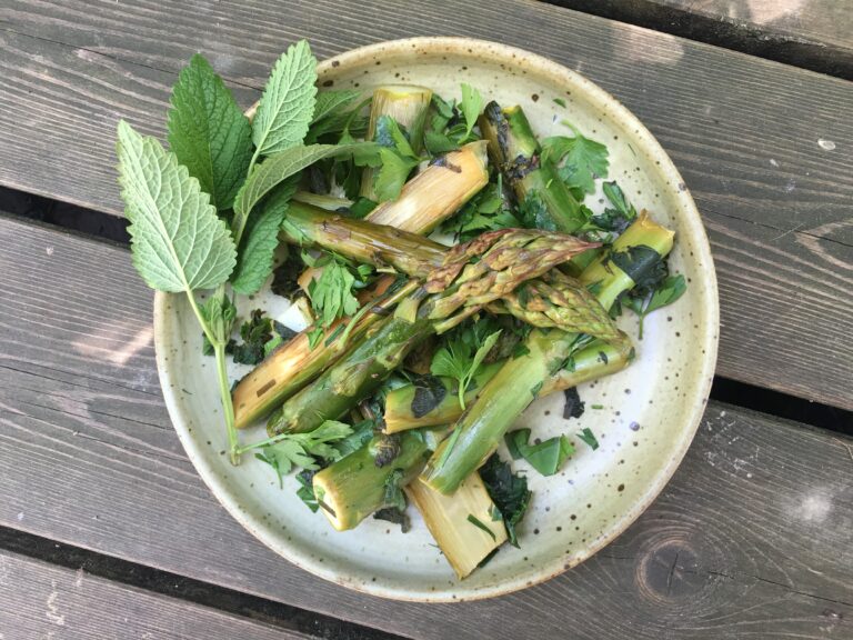 Est-ce que les asperges vont avec l’aneth?