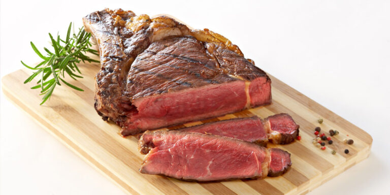 Est-il préférable de cuire la côte de bœuf à basse température ?