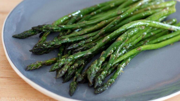 How do I know if asparagus is cooked?
