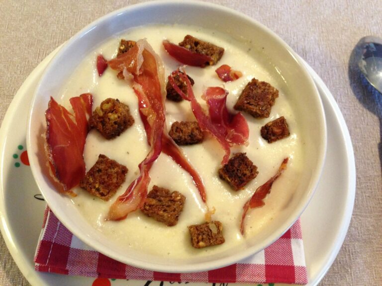 Laissez-vous de la peau sur le jarret de jambon lorsque vous faites de la soupe ?