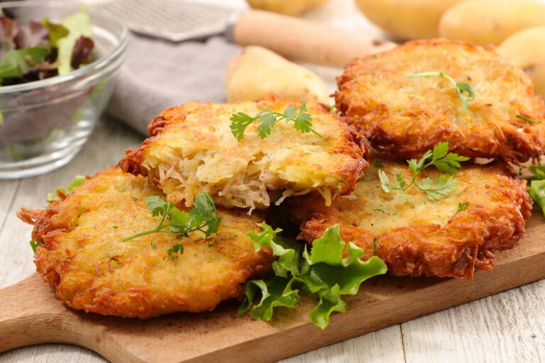 Mettez-vous des œufs dans des galettes de pommes de terre ?