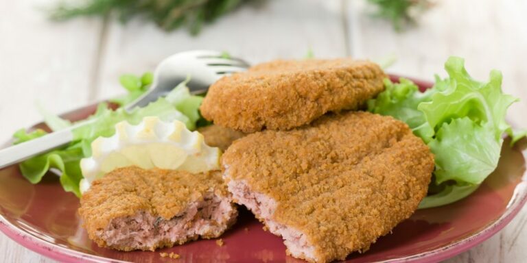 Mettez-vous des œufs dans les croquettes de saumon ?