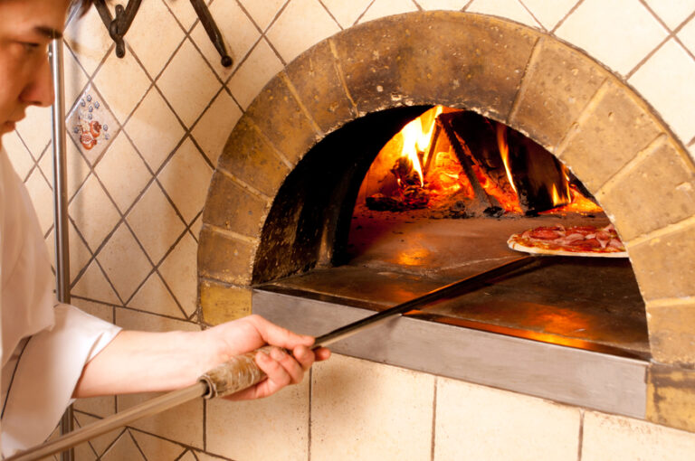 Peut-on utiliser un four à pizza à l’intérieur ?
