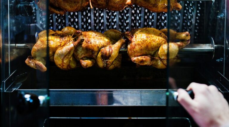 Pourquoi le poulet rôti est-il si bon marché ?