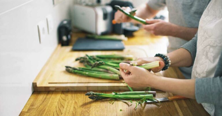 Pouvez-vous manger des asperges cuites d’une semaine?