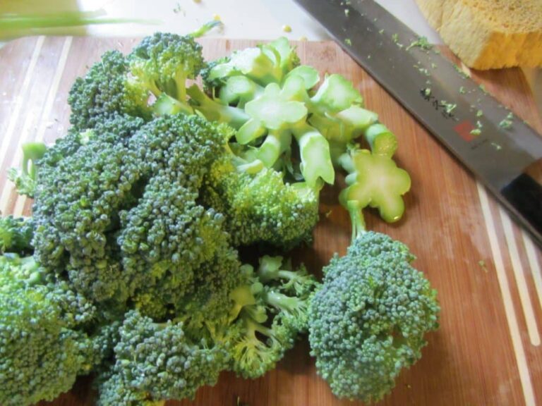 Pouvez-vous manger les tiges et les feuilles de brocoli?