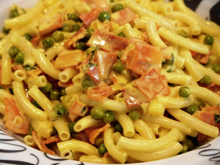 Que dois-je servir à côté des pâtes au pesto ?