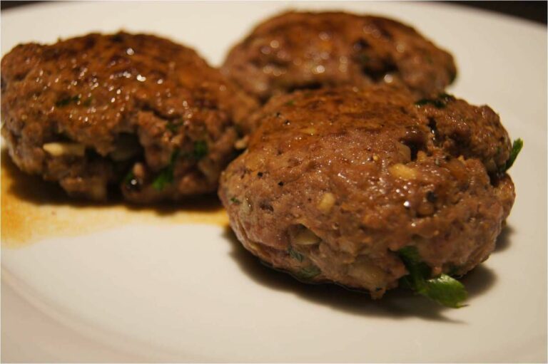 Que mettre dans les boulettes de viande pour les garder moelleuses ?