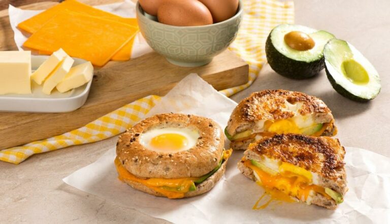 Que pouvez-vous mettre sur un bagel pour le petit déjeuner ?