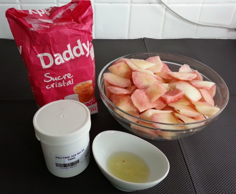 Que puis-je faire avec des pêches fraîchement pelées ?