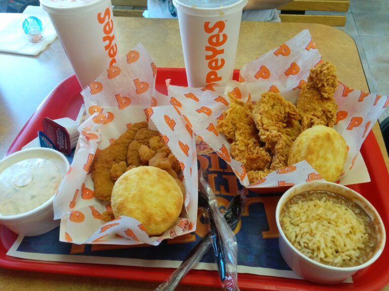Que vient le poulet épicé de Popeyes ?