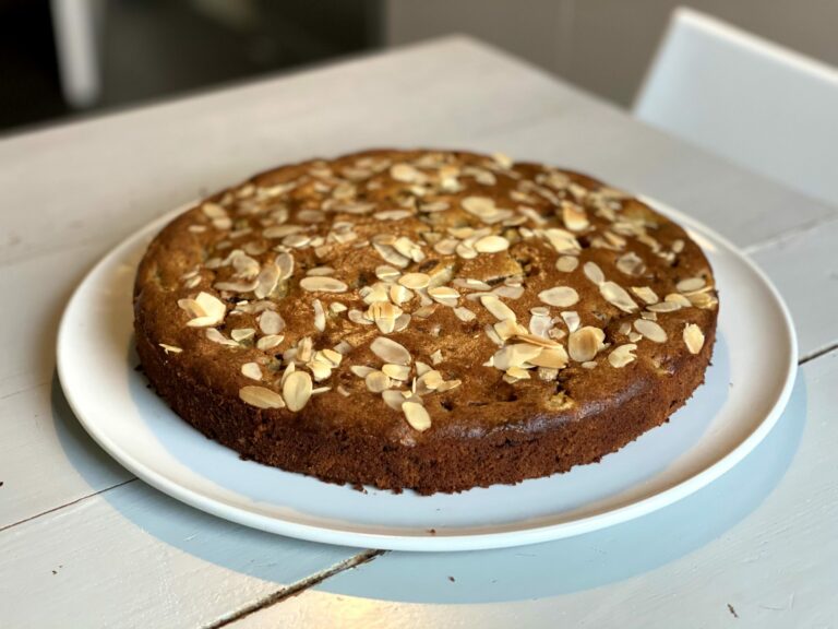 Quel ingrédient rend un gâteau moelleux et moelleux ?