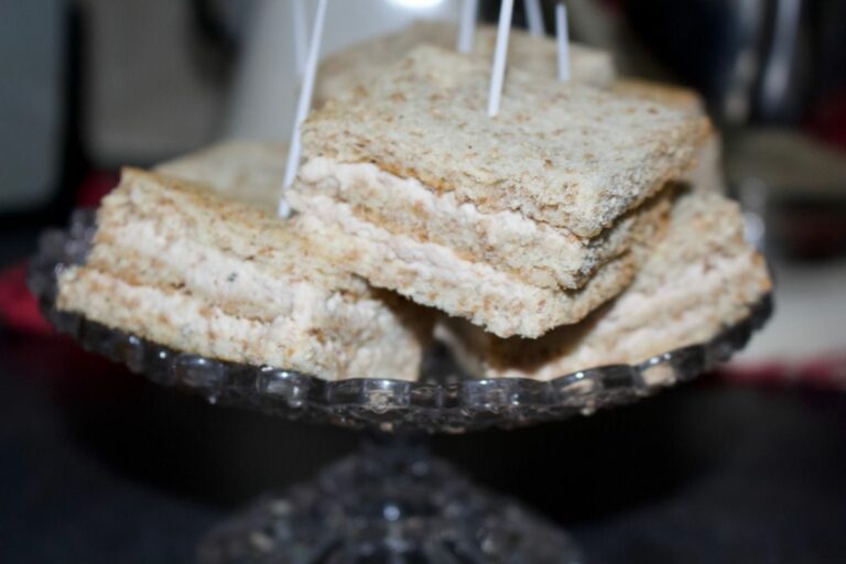 Quels sont les ingrédients pour faire un sandwich au thon ?