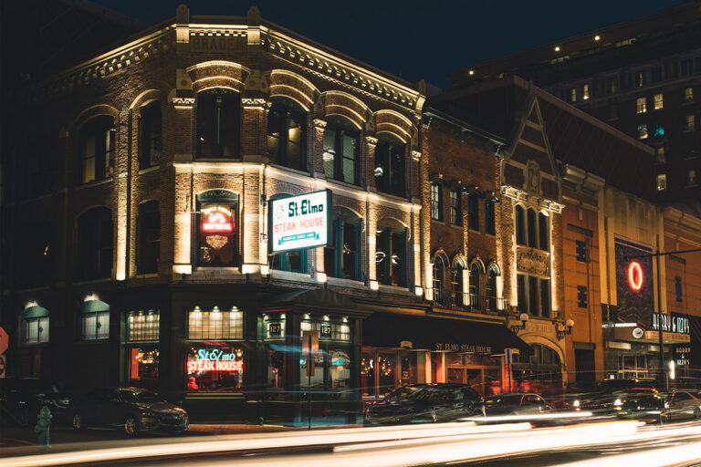 Who owns St Elmo’s Steakhouse in Indianapolis?