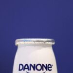 Danone comptait 8.000 employés en Russie.